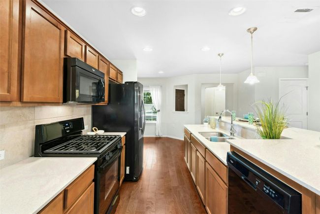 Kitchen & Living Area | Image 9
