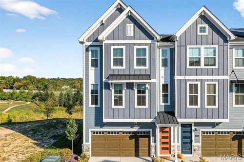 8962 E Gateway Hts, Saint Louis, MO, 63144-3316 | Card Image