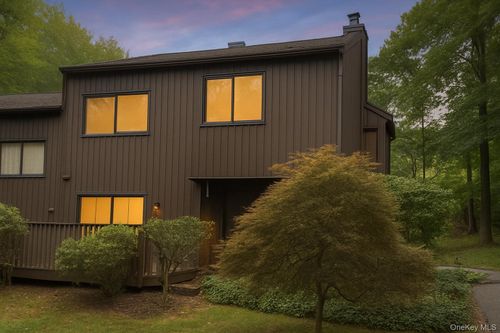 4 Aspen Ct, Highland Mills, NY, 10930-2814 | Card Image