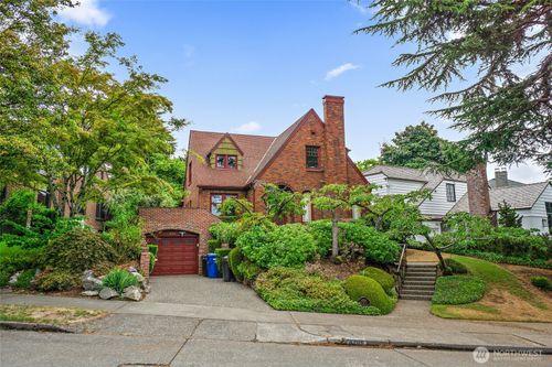 4208 51st Ave Ne, Seattle, WA, 98105-4931 | Card Image