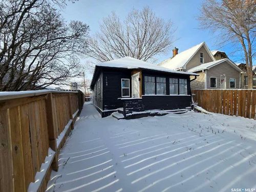 1668 Ottawa St, Regina, SK, S4P1N9 | Card Image