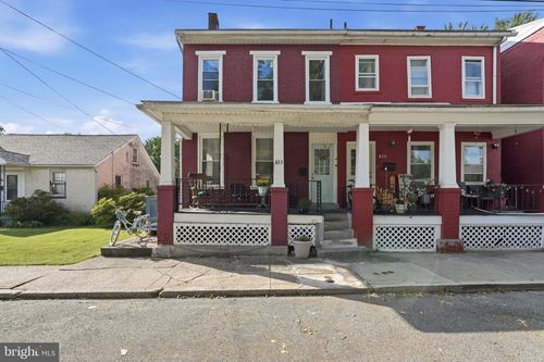 833 Monroe Ave, POTTSTOWN, PA, 19464-6225 | Card Image
