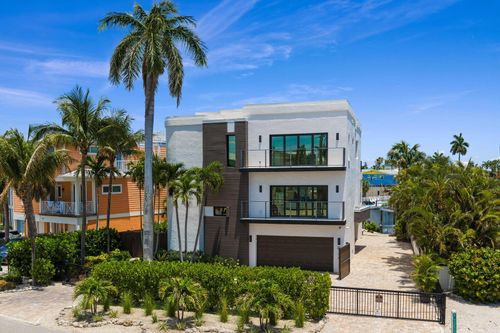 201 N Harbor Dr, HOLMES BEACH, FL, 34217-1917 | Card Image