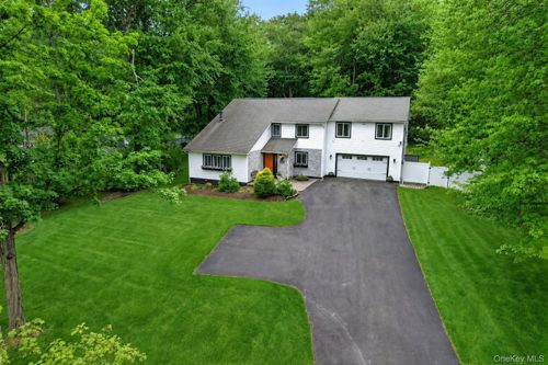 351 Jackson Ave, New Windsor, NY, 12553-8980 | Card Image