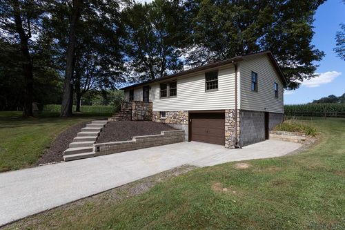 178 Country Corner Ln, Somerset, PA, 15501-5421 | Card Image