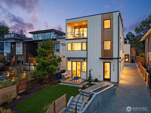a-2214 Broadway E, Seattle, WA, 98102-4136 | Card Image