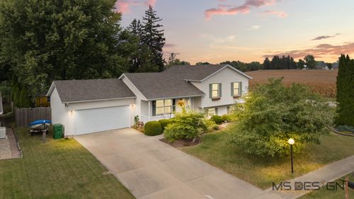 101 Forest Dr, Kirkland, IL, 60146-8638 | Card Image