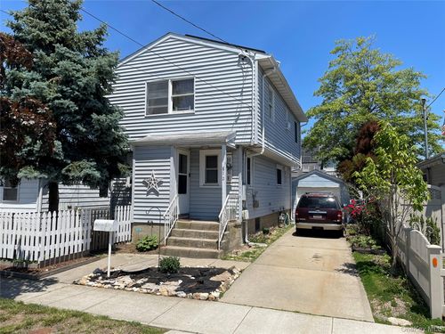 812 S 6th Street, Babylon, NY, 11757 | Card Image