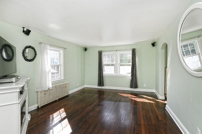 5 Vale Dr, House other with 2 bedrooms, 1 bathrooms and null parking in Huntington NY | Image 4