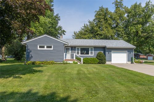 805 31st Ave, Amana, IA, 52203-8202 | Card Image