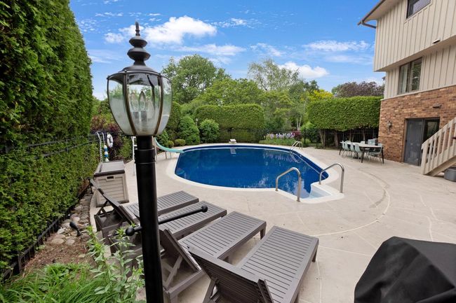17835 Colline Vue Court, House other with 4 bedrooms, 3 bathrooms and null parking in Brookfield WI | Image 4