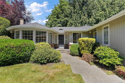 1662 Dean Park Rd, North Saanich, BC, V8L4Y7 | Card Image