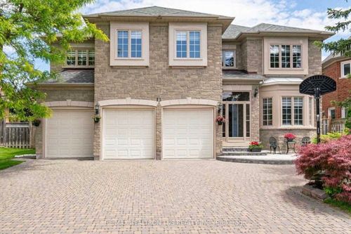 11 Delevan Court, Richmond Hill, ON, L4B3W8 | Card Image