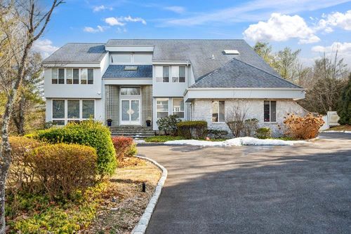 3 Heritage Ct, Greenvale, NY, 11548-1109 | Card Image