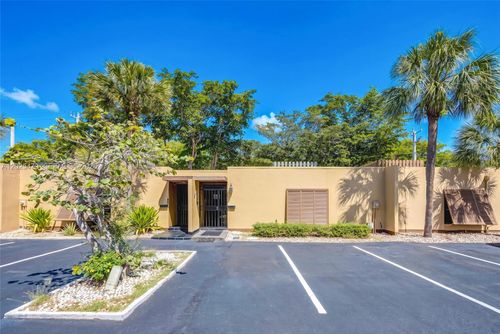 6705 Kingsmoor Way, Miami Lakes, FL, 33014-6519 | Card Image
