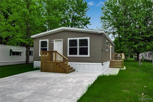 46 Quarry Hill Est, Akron, NY, 14001 | Card Image