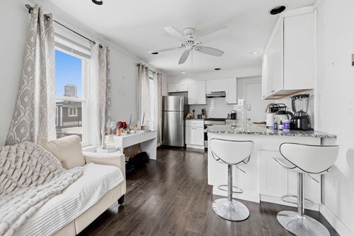 apt-10-46 Lewis St, Boston, MA, 02113-2117 | Card Image