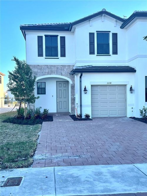 3338 W 112th St, Hialeah, FL, 33018-2202 | Card Image