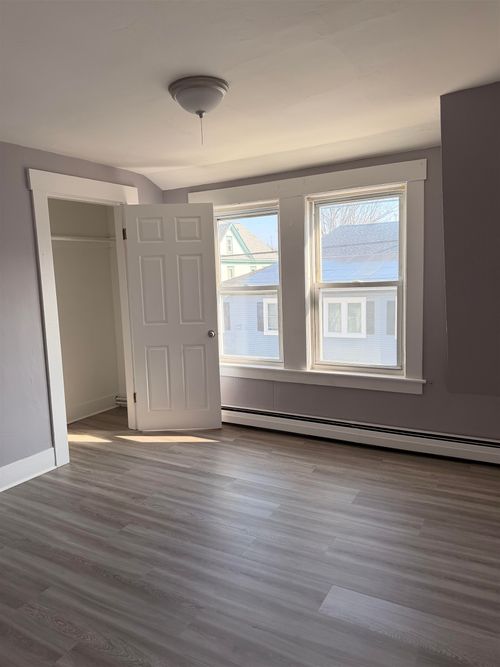 85 Ash St, Nashua, NH, 03060-3839 | Card Image