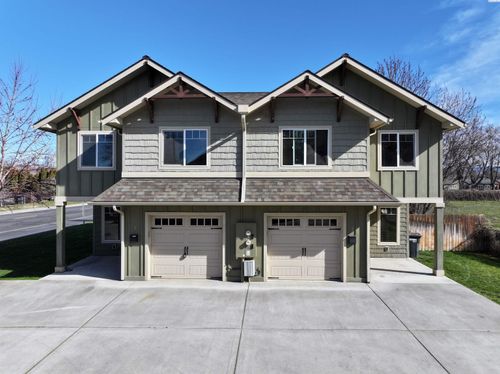 226 E Whitman Dr, College Place, WA, 99324-2133 | Card Image