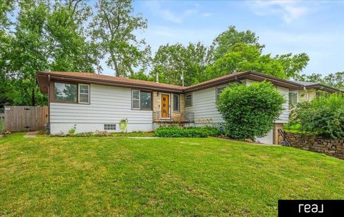 1910 Freeman Dr, Bellevue, NE, 68005-3247 | Card Image