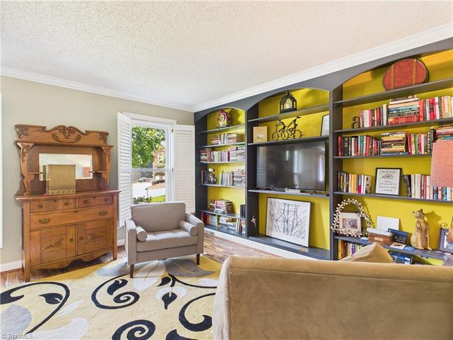 Enjoy entertaining or just sitting quietly reading. | Image 5