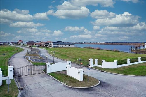4000 Marina Villa E, Slidell, LA, 70461-5697 | Card Image