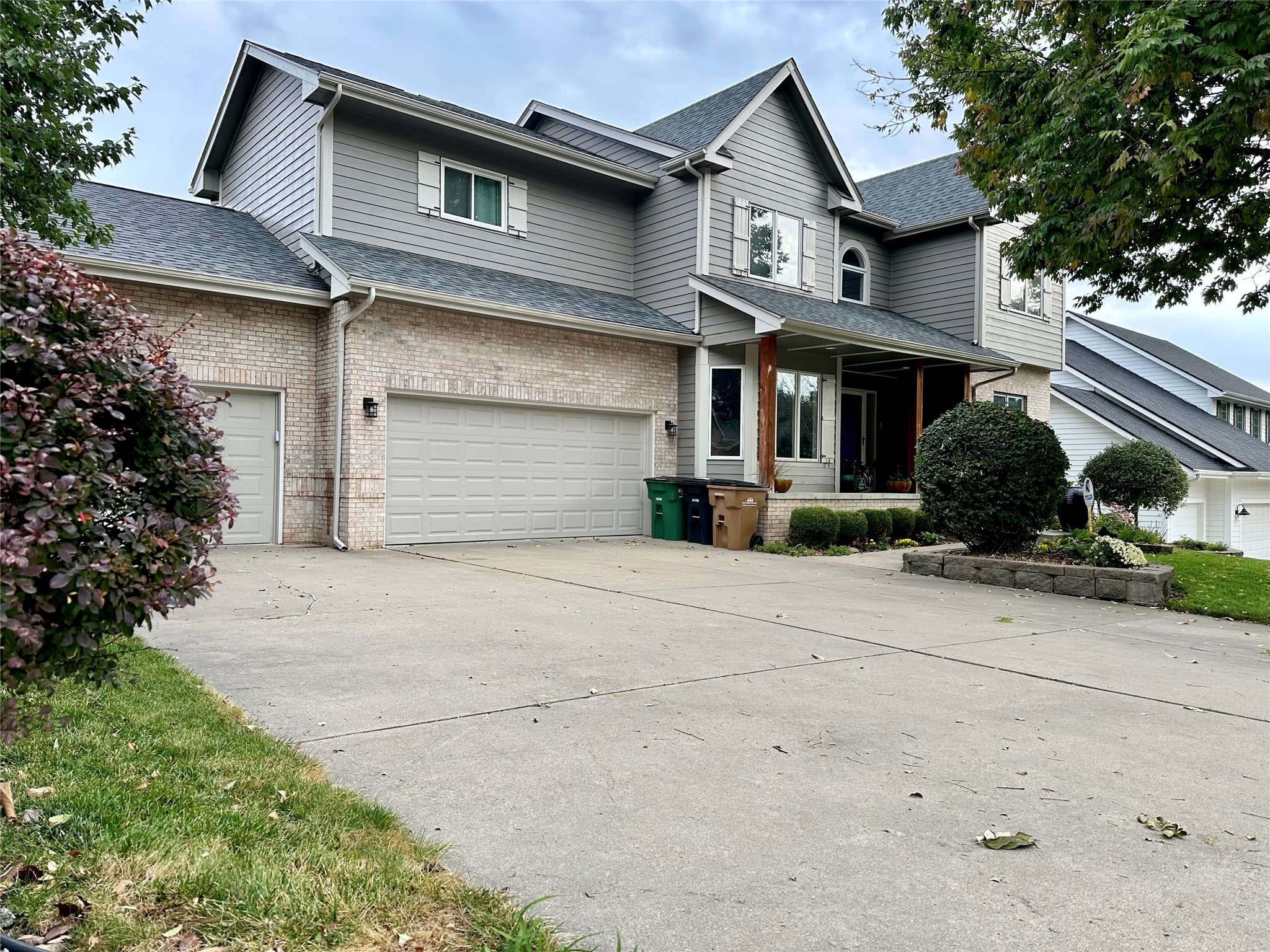 Forest Ct, Clive, IA 50325
