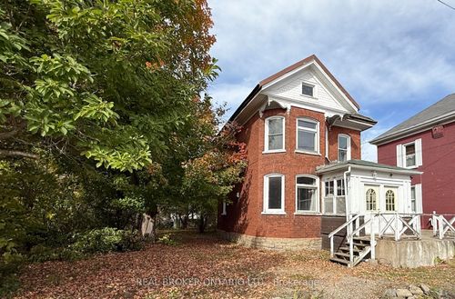 26 Elgin St, Smiths Falls, ON, K7A3C4 | Card Image