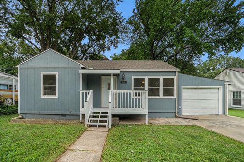 915 Ne 44th St, Kansas City, MO, 64116-1907 | Card Image
