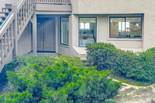 208 Palmetto Ave, Pacifica, CA, 94044-1374 | Card Image