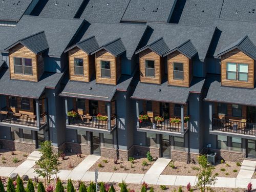 20532 Empire Ave, Bend, OR, 97701-5700 | Card Image