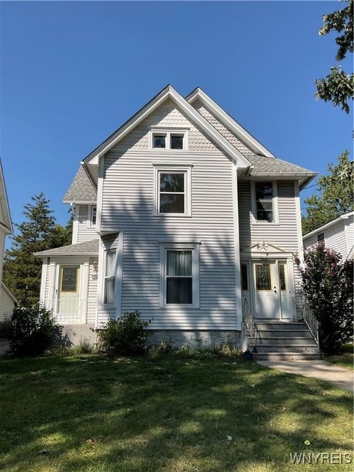 152 Elmwood Ave, Lockport, NY, 14094-3933 | Card Image