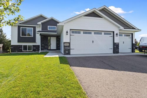 901 Winsome Way Ne, Isanti, MN, 55040-3211 | Card Image