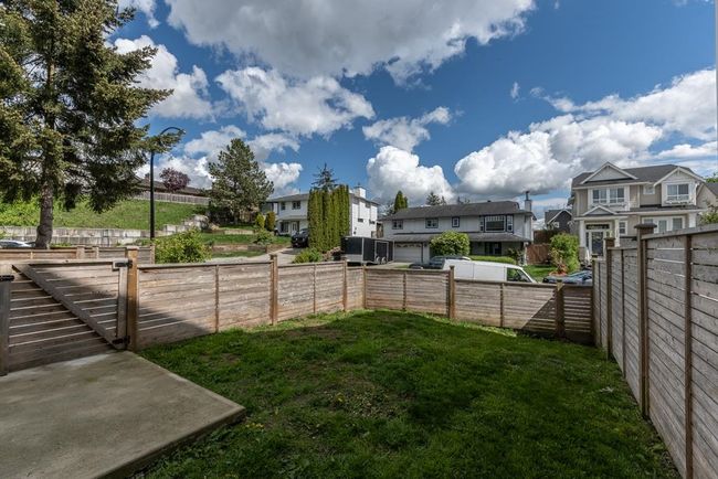 11392 230 Street, House other with 3 bedrooms, 2 bathrooms and 4 parking in Maple Ridge BC | Image 28