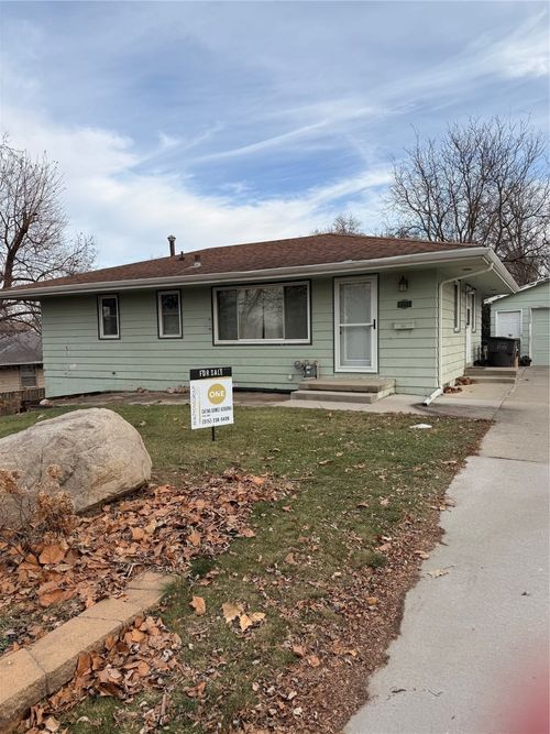 3111 Se 6th St, Des Moines, IA, 50315-2402 | Card Image