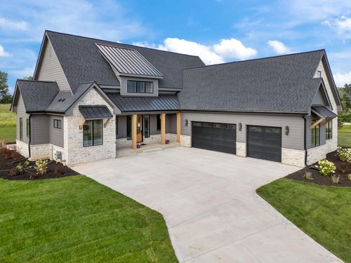 3560 W Pine View Ct, Mequon, WI, 53097 | Card Image