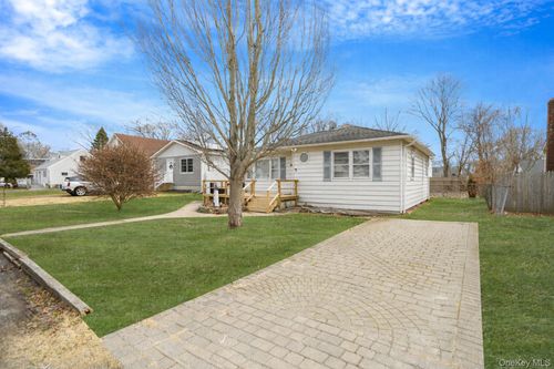 74 Argyle Dr, Shirley, NY, 11967-4302 | Card Image