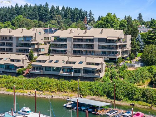 3-318 Se Spokane St, Portland, OR, 97202-6447 | Card Image