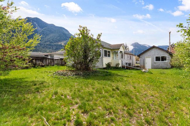 677 5 Th Avenue, House other with 6 bedrooms, 4 bathrooms and 8 parking in Hope BC | Image 7