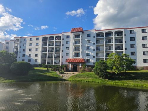 103-375 Plum Creek Dr, Wheeling, IL, 60090-6348 | Card Image