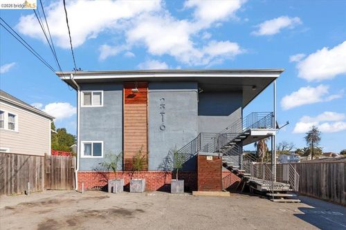 2216 E 23rd St, Oakland, CA, 94606-4264 | Card Image