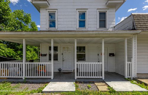 648 Main Rd, Hanover Township, PA, 18706-6054 | Card Image