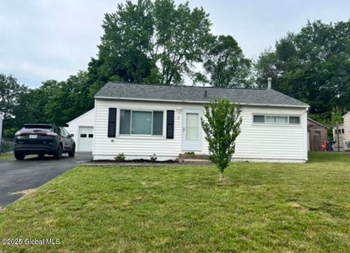 12 Carpenter Dr, Schenectady, NY, 12309-3304 | Card Image