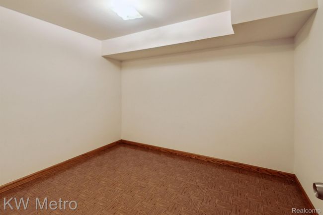 Lower Level Bonus Room | Image 29