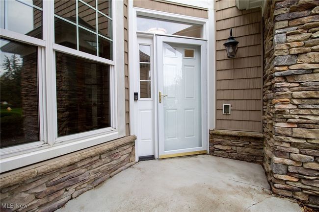 507 Vintage Pt, Condo with 3 bedrooms, 3 bathrooms and null parking in Avon Lake OH | Image 4