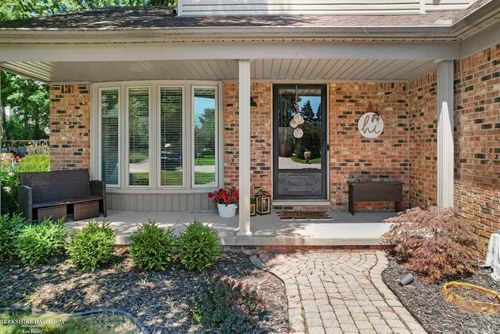 18059 Foxpointe Dr, Clinton Township, MI, 48038-2144 | Card Image