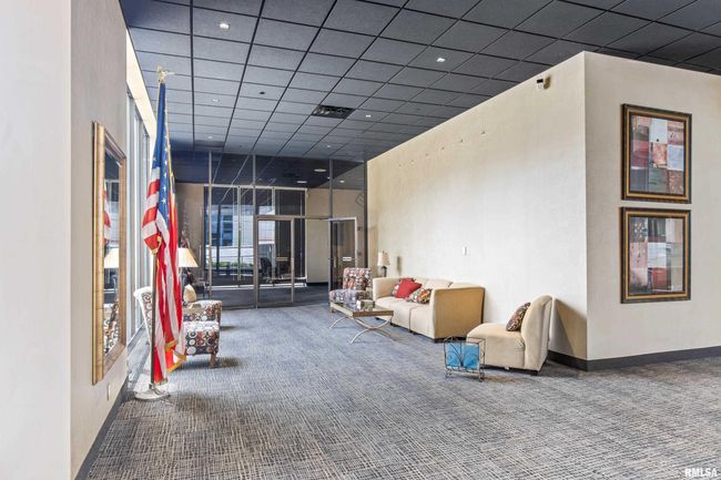 W5W - 125 Sw Jefferson Ave, Condo with 2 bedrooms, 2 bathrooms and null parking in Peoria IL | Image 6