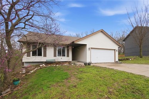 4121 Delwood Dr, Blue Springs, MO, 64015-2496 | Card Image