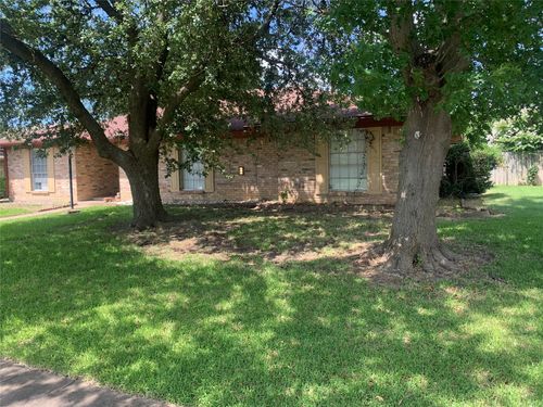 1726 Crescent Dr, Sherman, TX, 75092-7520 | Card Image